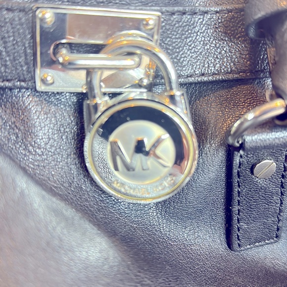 Michael Kors Black leather shoulder /handbag with Silver hardware - Picture 3 of 14